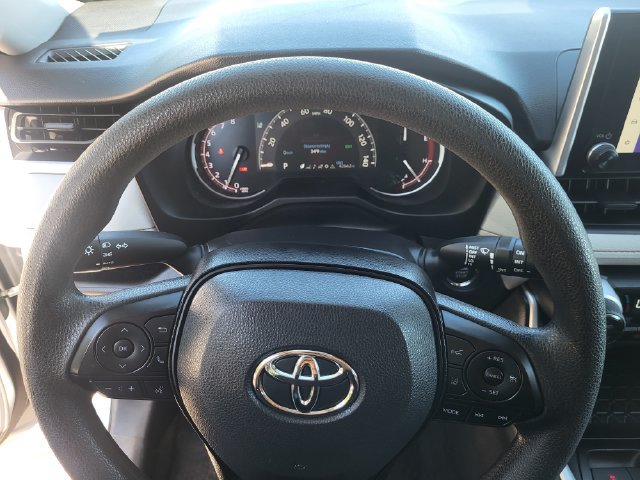 Used 2025 Toyota RAV4 XLE FWD image 15