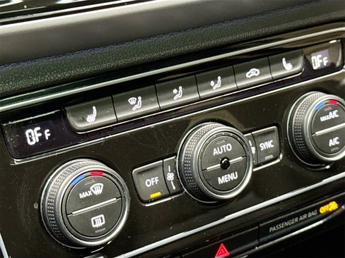 Used 2022 Volkswagen Atlas Cross Sport SEL R-Line image 20