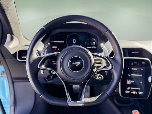 Used 2025 McLaren Artura Spider image 21