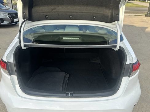 Used 2021 Toyota Corolla LE FWD image 30