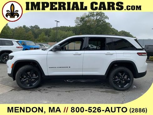 New 2025 Jeep Grand Cherokee Altitude image 7