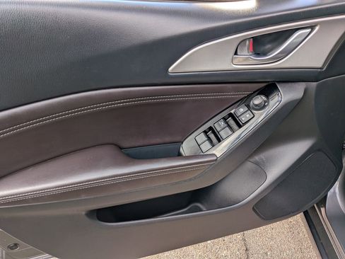 Used 2018 MAZDA MAZDA3 Touring image 8