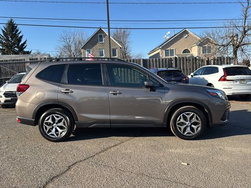Used 2023 Subaru Forester Premium image 9