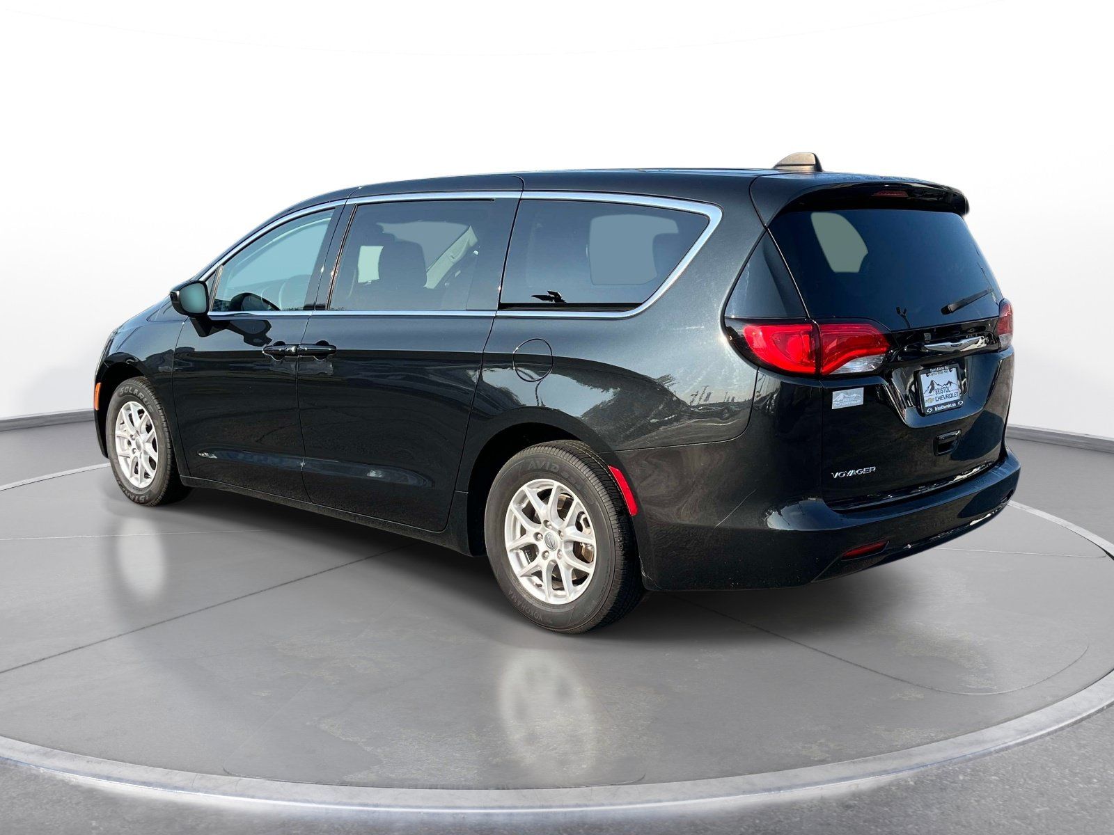 Used 2023 Chrysler Voyager LX FWD image 7
