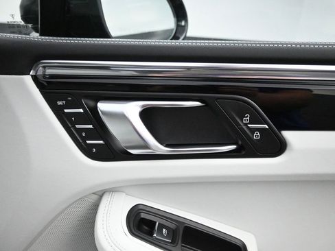 New 2025 Porsche Macan image 12