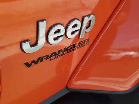 Used 2018 Jeep Wrangler Unlimited Sahara AWD/4WD image 6