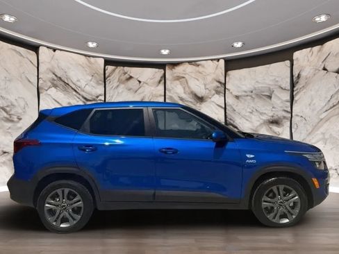 Used 2023 Kia Seltos LX AWD/4WD image 8