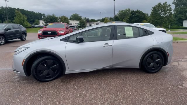 Used 2026 Toyota Prius LE FWD image 5