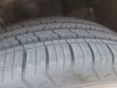 Certified 2022 Toyota RAV4 XLE FWD image 33