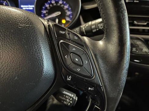 Used 2018 Toyota C-HR XLE FWD image 23