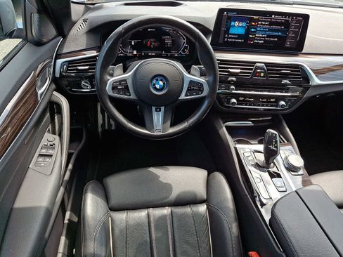 Used 2023 BMW 530e xDrive w/ Premium Package AWD/4WD image 12