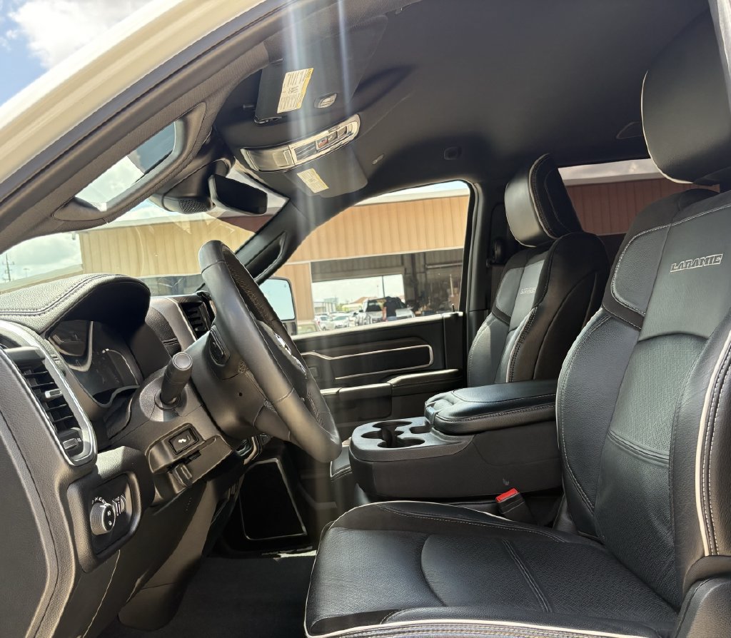 Used 2025 RAM 3500 Laramie AWD/4WD image 12