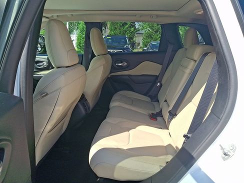 Used 2016 Jeep Cherokee Latitude w/ Comfort/Convenience Group AWD/4WD image 10