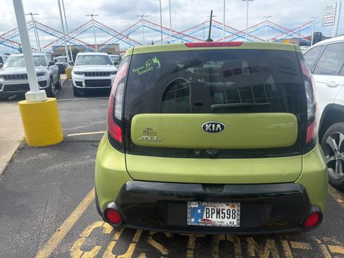 Used 2016 Kia Soul + FWD image 2