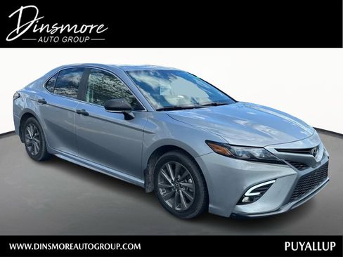Used 2021 Toyota Camry SE FWD image 1