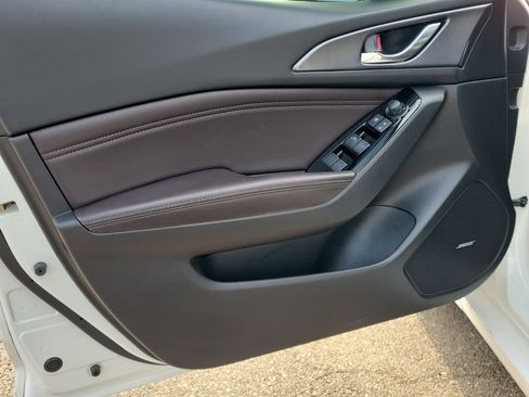 Used 2018 MAZDA MAZDA3 Grand Touring w/ Premium Equipment Package image 18