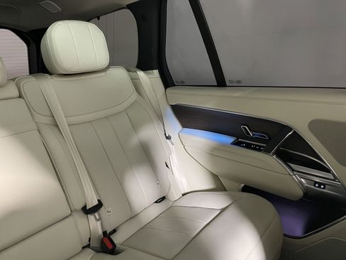 Used 2025 Land Rover Range Rover SE image 15