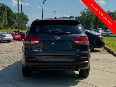 Used 2017 Kia Sorento LX image 6
