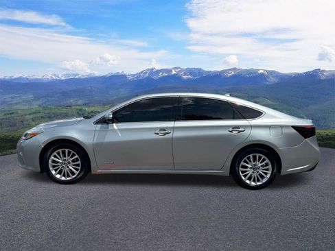 Used 2016 Toyota Avalon Limited w/ Toyota Safety Sense Package FWD image 2