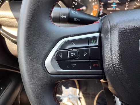 Used 2025 Jeep Compass Trailhawk AWD/4WD image 13