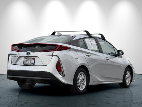 Used 2020 Toyota Prius Prime LE image 4