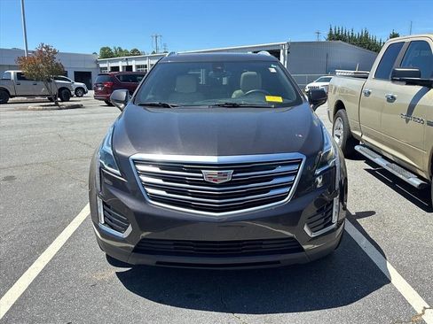 Used 2018 Cadillac XT5 Premium Luxury FWD image 4