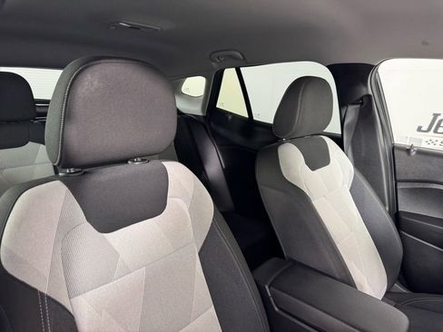 Used 2025 Chevrolet Trax LS w/ LS Convenience Package image 32