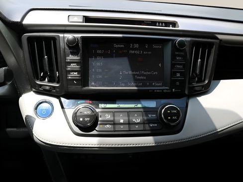 Used 2017 Toyota RAV4 XLE AWD/4WD image 23