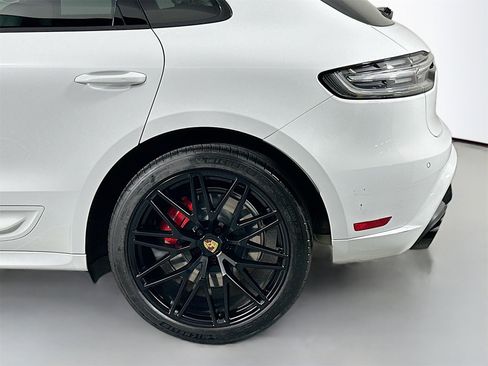 Certified 2022 Porsche Macan GTS image 12