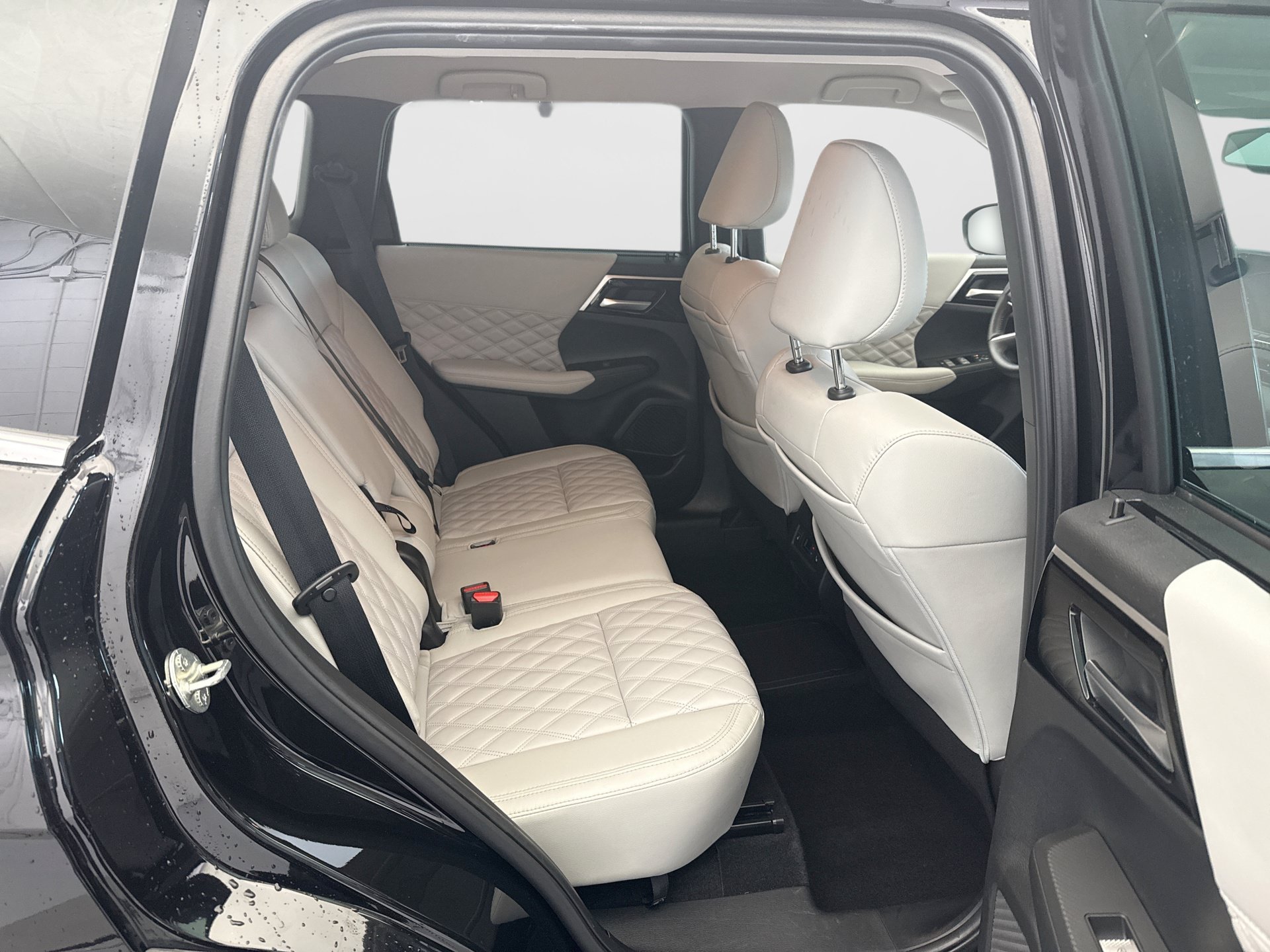 Used 2023 Mitsubishi Outlander SEL AWD/4WD image 19