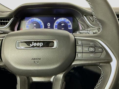 New 2025 Jeep Grand Cherokee L Laredo image 33