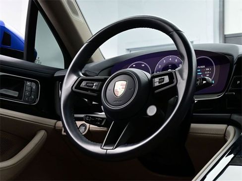 Used 2024 Porsche Panamera 4 image 21