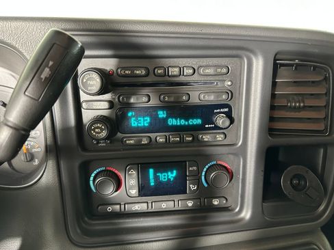 Used 2004 Chevrolet Avalanche 2500 w/ Preferred Equipment Group AWD/4WD image 14