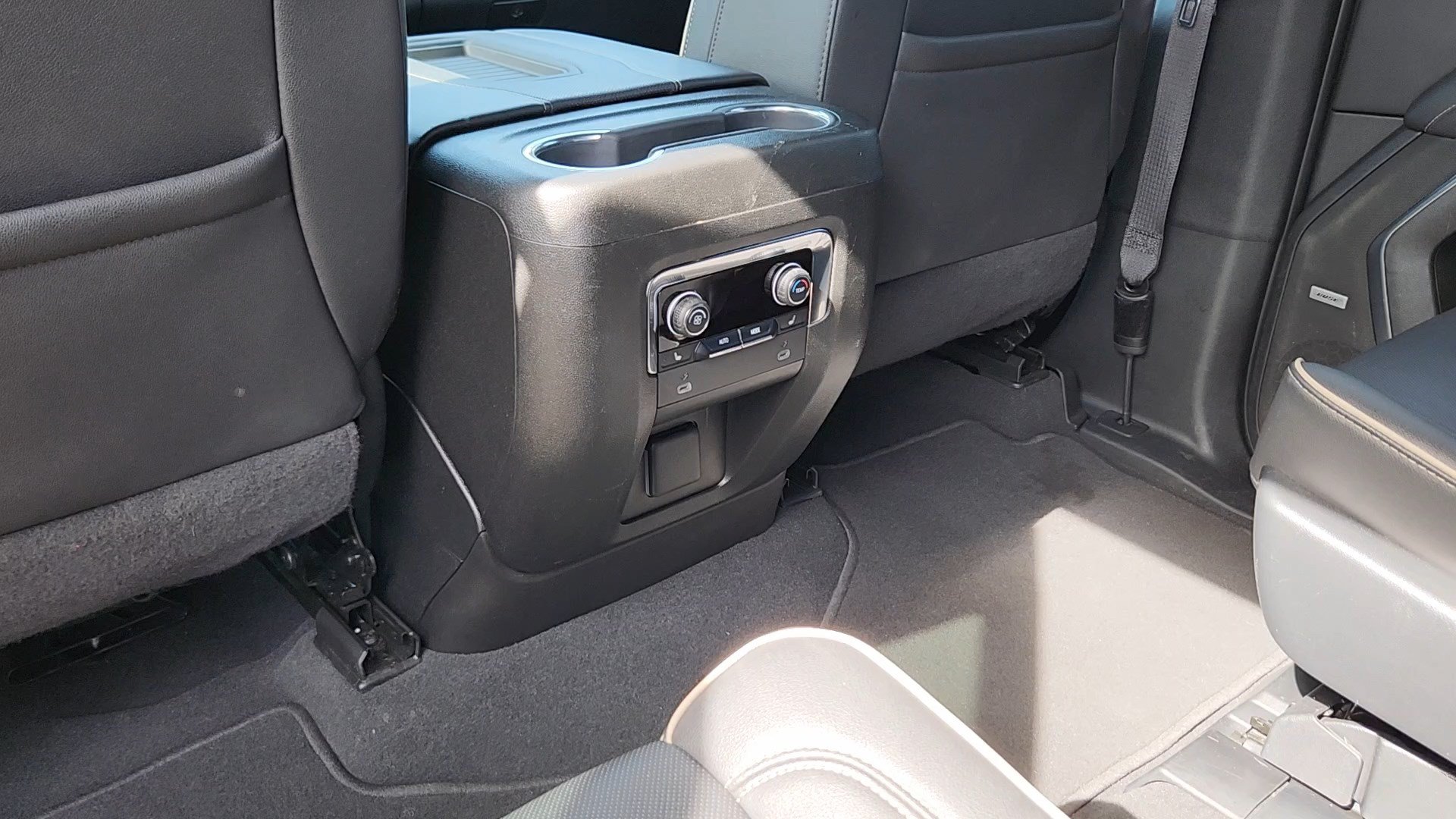 Used 2023 Chevrolet Tahoe Premier AWD/4WD image 16