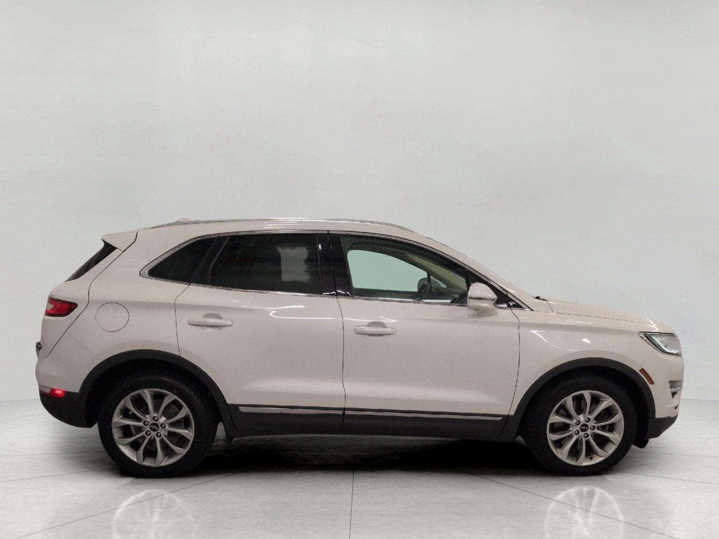 Used 2015 Lincoln MKC FWD w/ Equipment Group 101A Select image 11