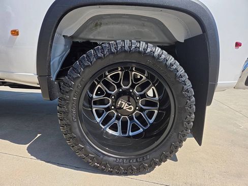 Used 2024 Chevrolet Silverado 3500 LTZ w/ LTZ Convenience Package AWD/4WD image 10