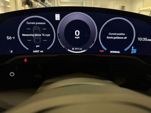 Used 2025 Porsche Taycan 4 image 18