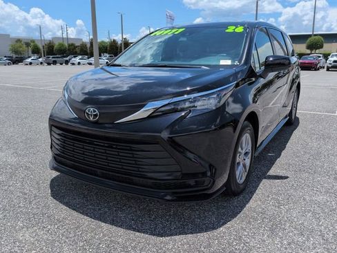Certified 2026 Toyota Sienna LE FWD image 8