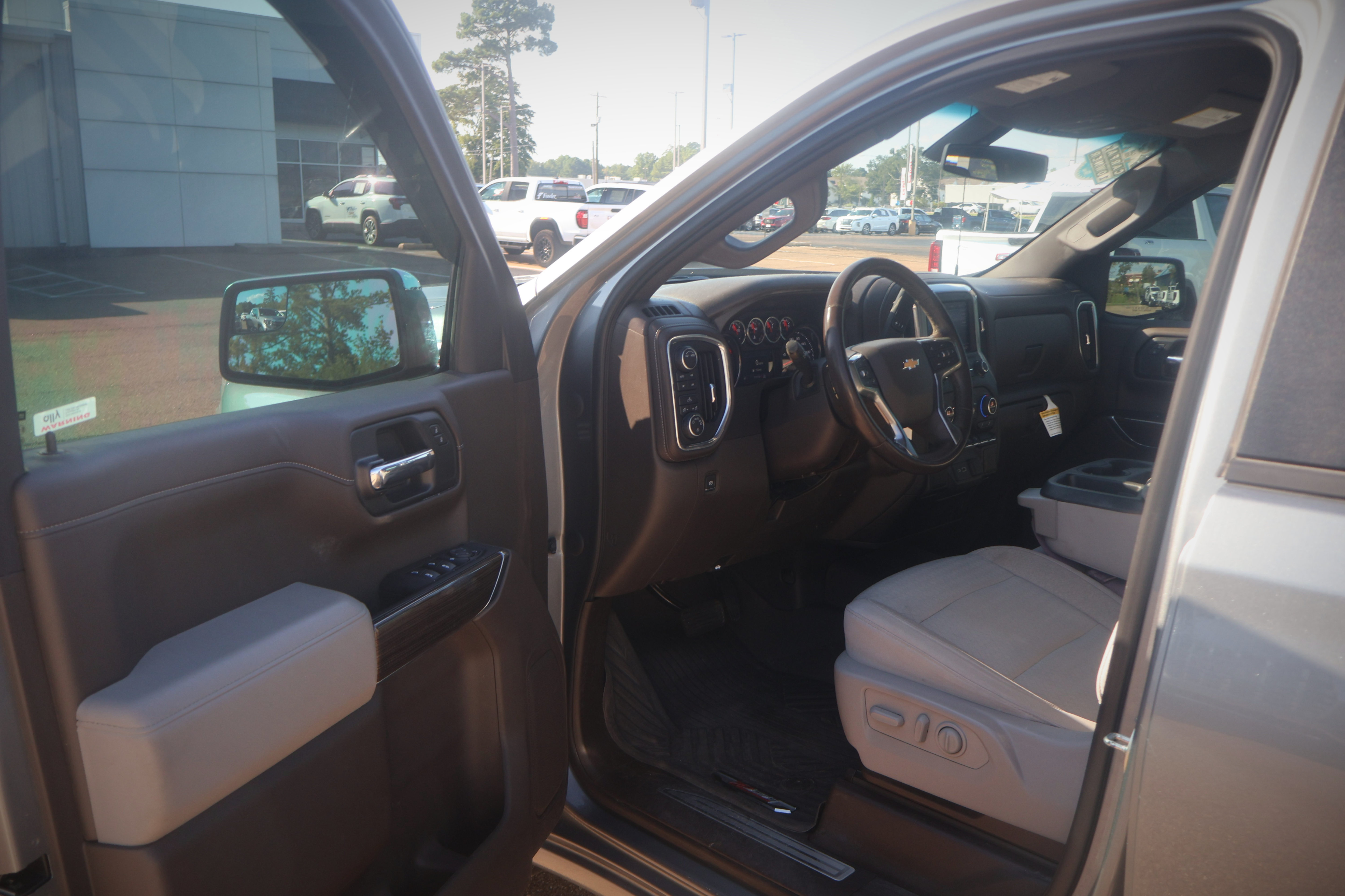 Used 2020 Chevrolet Silverado 1500 LT w/ All-Star Edition AWD/4WD image 6