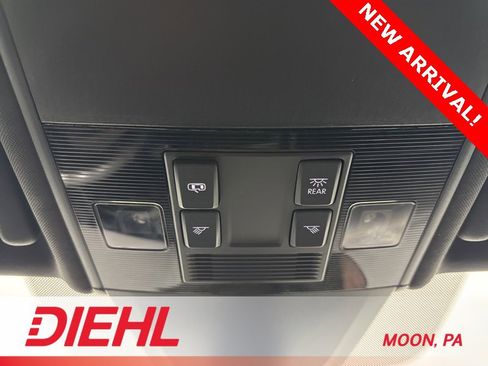 Used 2017 Volkswagen Golf R 4-Door image 30