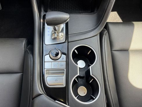 Used 2025 Genesis G70 2.5T image 41