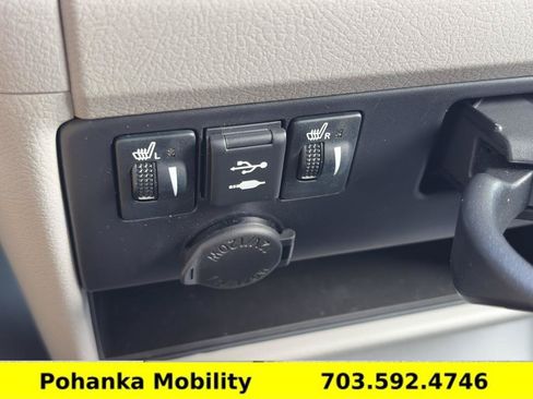 Used 2020 Toyota Sienna XLE w/ XLE Navigation Package FWD image 23