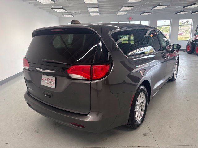 Used 2023 Chrysler Voyager LX FWD image 11