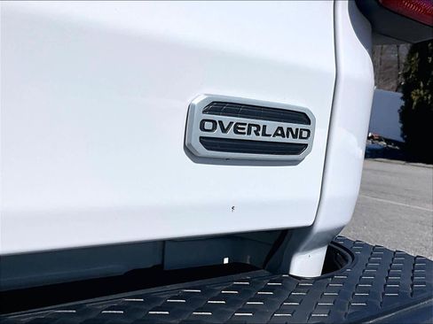 Used 2023 Jeep Gladiator Overland AWD/4WD image 29