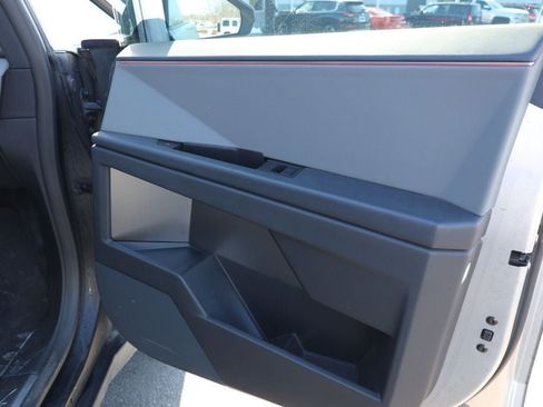 Used 2024 Tesla Cybertruck AWD Crew Cab image 31