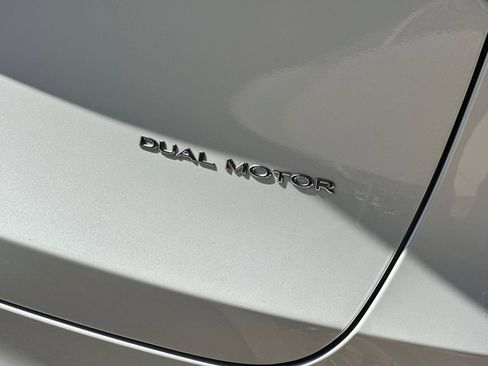 Used 2023 Tesla Model Y Long Range AWD/4WD image 19