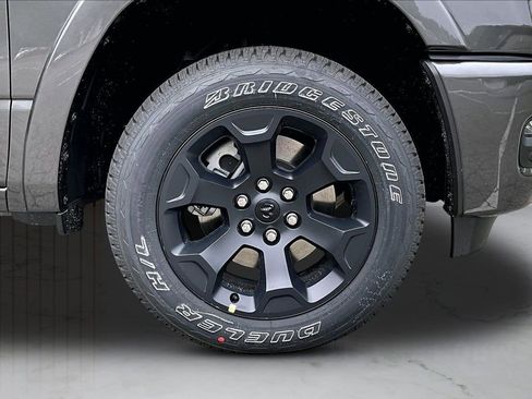 New 2026 RAM 1500 4x4 Crew Cab image 32