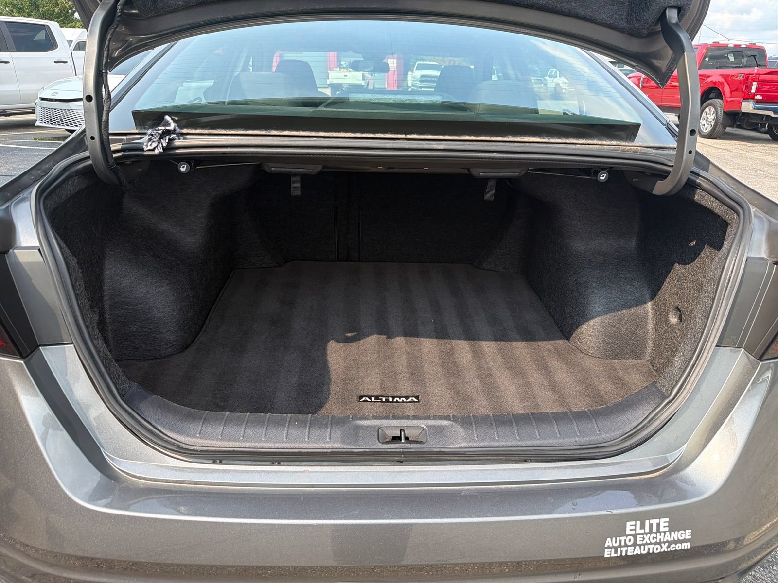 Used 2025 Nissan Altima 2.5 SV FWD image 25