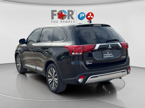 Used 2019 Mitsubishi Outlander SE image 3
