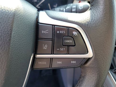 Used 2022 Toyota Sienna XLE image 26